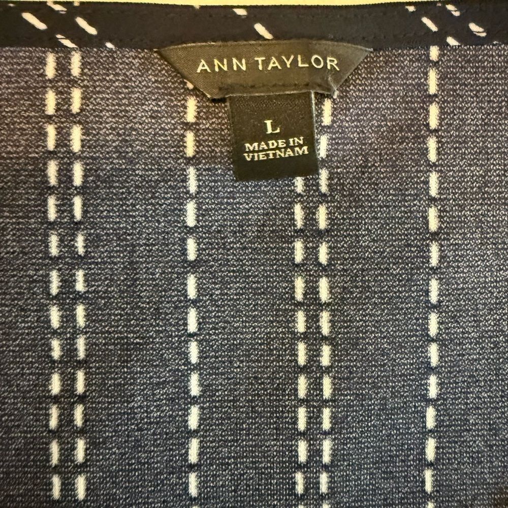 Ann Taylor Women’s Size Large Navy Blue Striped Women's Top 3/4 Sleeve - Picture 4 of 6
